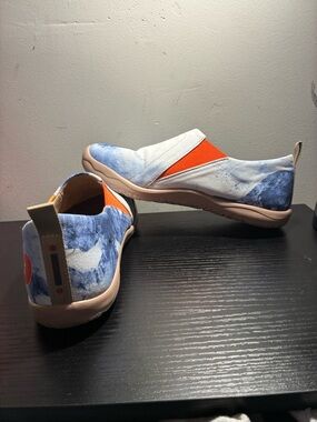 UIN Slip-On Canvas Shoes in Blue, White & Orange